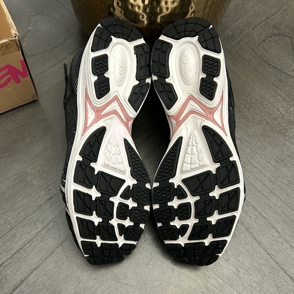 Ryka Sky Walk Walking Shoe - Picture 3 of 8